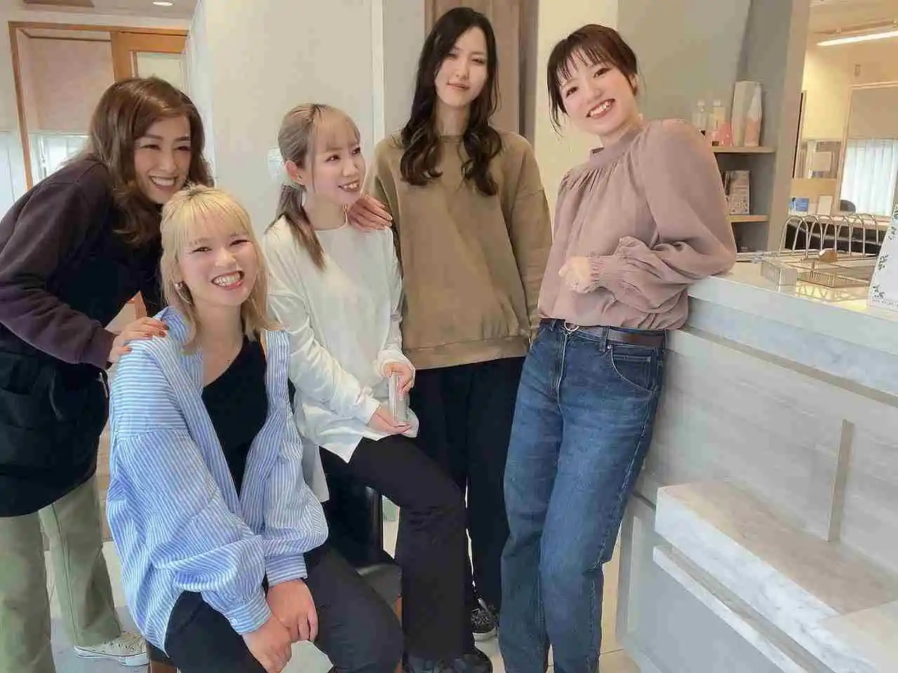 https://hairmake-earth.saiyo-job.jp/csaiyo/p5my/m_images/show/02/203/6104/ts/1678070931/image.jpg