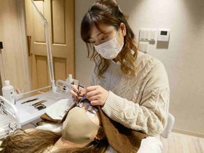 https://hairmake-earth.saiyo-job.jp/csaiyo/p5my/m_images/show/02/249/5402/ts/1677828364/image.jpg