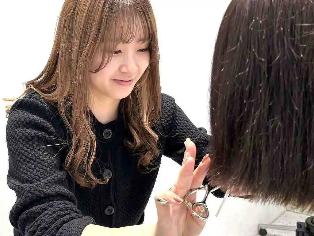 https://hairmake-earth.saiyo-job.jp/csaiyo/p5my/m_images/show/02/300/4603/ts/1678076403/image.jpg